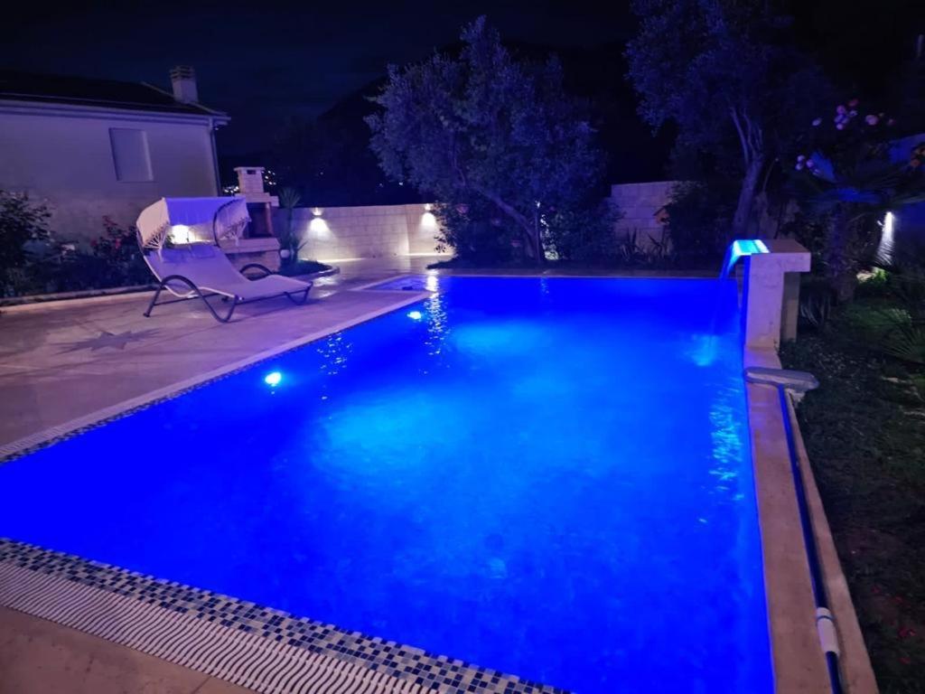 Villa Holiday Apartments Bar Exterior foto
